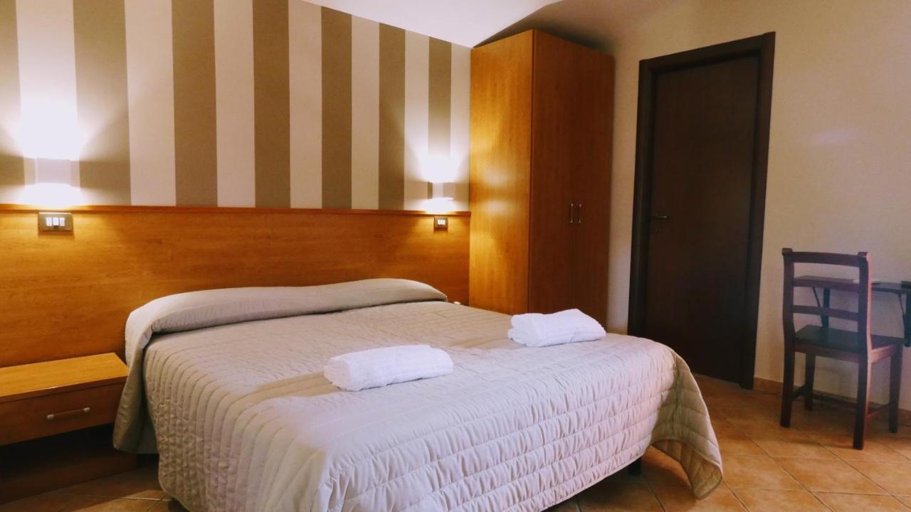 Hotel Piscina La Suite Prossedi Exterior photo
